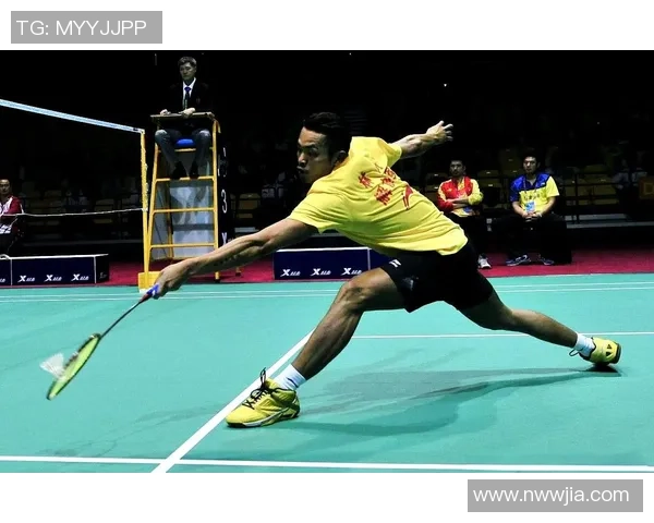 武汉羽毛球队中路突破战术解析与实战应用探讨